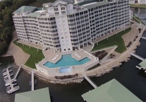 Perfect Location! Newly Remodeled- 2021 Condo right in the heart of Osage Beach