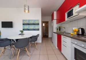 "Perfect runaway"in a quiet bay with sea view and pool relaxing area-app 1 for 5
