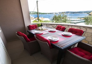 "Perfect runaway"in a quiet bay with sea view and pool relaxing area-app 1 for 5