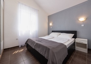 "Perfect runaway"in a quiet bay with sea view and pool relaxing area-app 4(for5)