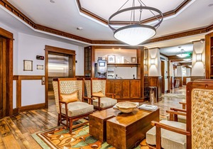 Perfect Ski-in/Ski-out Luxury W/Shared Hot Tubs, Mtn Views, Balcony & Fast WiFi