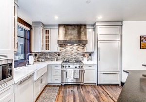 Perfect Ski-in/Ski-out Luxury W/Shared Hot Tubs, Mtn Views, Balcony & Fast WiFi