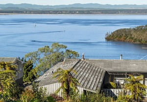 Perfect Views at Acacia Bay - Holiday Home