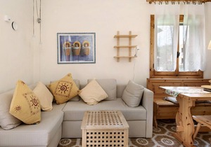 Pet-Friendly Apartment with Mountain View, Shared Pool & Wi-Fi