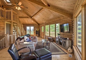 Pet Friendly Como Cabin with Mountain Views!