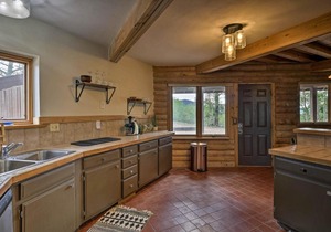 Pet Friendly Como Cabin with Mountain Views!