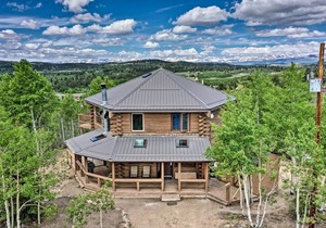 Pet Friendly Como Cabin w/ Mountain Views!