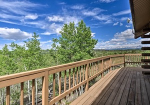 Pet Friendly Como Cabin w/ Mountain Views!