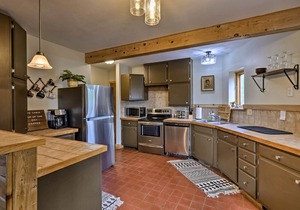 Pet Friendly Como Cabin w/ Mountain Views!