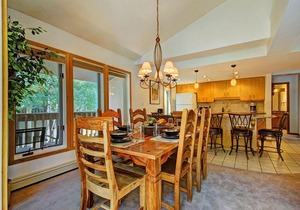Pet-Friendly Condo, New Furniture, King Bed, Hot Tubs, Pools, Fireplace - CC301