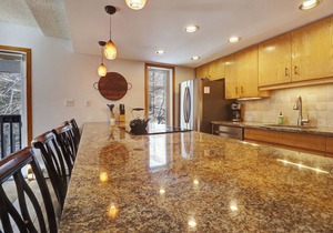 Pet-Friendly Condo, New Furniture, King Bed, Hot Tubs, Pools, Fireplace - CC301