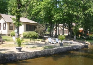 Pet Friendly Large One Bedroom Cottage (#4) At The Water's Edge