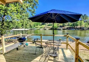 Pet Friendly Large One Bedroom Cottage (#4) At The Water's Edge