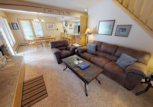 Pet Friendly on River! Pool, 2 Hot Tubs! Walk/Easy Drive to Shops, Dining