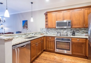 Pet-Friendly Three-Bedroom Residence With Concierge, Hot Tub