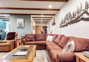 Pet-Friendly, Updated Décor. Washer/Dryer, Balcony, Short Walk to The Village