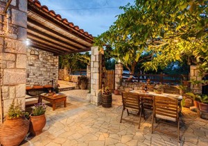 Petalidi Olive Garden Stone House near the beach