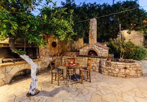 Petalidi Stone House with garden near the beach