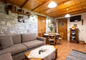 Petalidi Stone House with garden near the beach