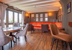 Pettifers Freehouse Hotel