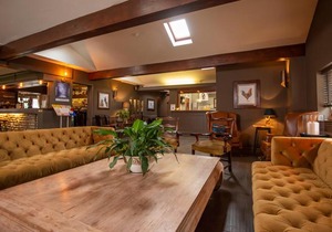 Pettifers Freehouse Hotel