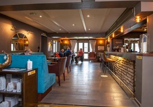 Pettifers Freehouse Hotel