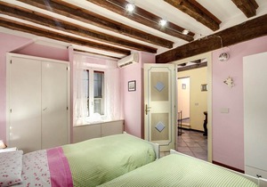 PF Apartment 2 Bedroom- and you're in Piazza Navona