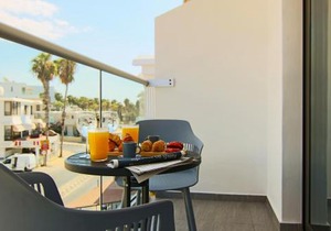 Phaedrus Living: Seaside Luxury Flat Athina 115