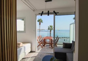 Phaedrus Living Seaview Modern Flat Lighthouse 52