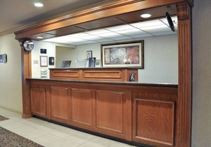 Piccadilly Inn Airport