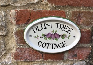 Picture postcard Cotswold cottage in the attractive market town of Lechlade