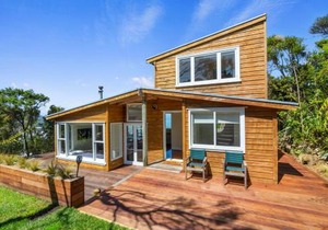 Piha - City Escape, Piha Holiday Home