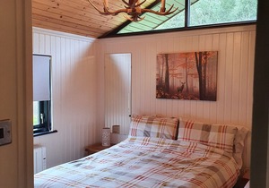 Pine Tree - 3 bedroom, 2 bathroom, Secluded Hot tub and Pet friendly