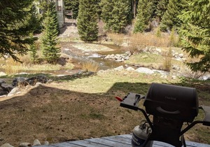 Pinecreek #I - 1 BR - Close to Town - Shuttle to Slopes - Pool and Hot Tub