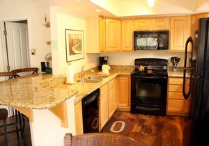 Pinecreek #I - 3 BR - Private Hot Tub - Close to Town - Shuttle to Slopes