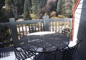 Pinecreek #I - 4 BR: Close to Town- Shuttle to Slopes- Pool & Hot Tub Access