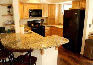 Pinecreek #I - 4 BR - Private Hot Tub - Close to Town - Shuttle to Slopes