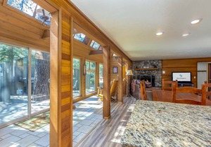 Ping Pong, Pool Table (3/4 size), Enclosed Deck, Hot Tub & Sun Room - LARK12