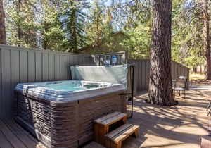 Ping Pong, Pool Table (3/4 size), Enclosed Deck, Hot Tub & Sun Room - LARK12