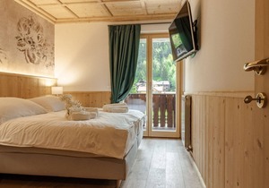 PINZOLO - THREE APARTMENT WITH TWO BATHROOMS AND WIFI