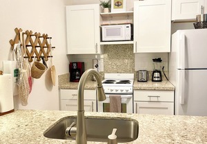 Plantation Hale Suites B6, AC, Near Beach, Shops, Restaurants