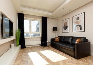 Platinum Towers Apartment with Parking by Renters Prestige