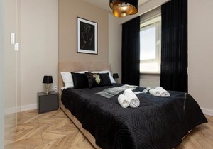 Platinum Towers Apartment with Parking by Renters Prestige