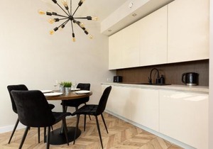 Platinum Towers Apartment with Parking by Renters Prestige