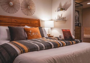 Playpark Lodge Unit 8 Master Queen Suite