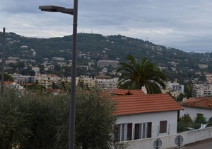 Pleasant apartment with open view near Cannes
