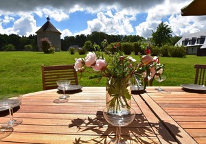 Pleasant Cottage in Asnières with Terrace