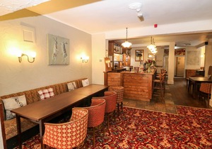 POACHER'S ARMS, family friendly, with a garden in Hope