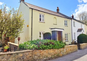 POLDARK COTTAGE, family friendly, with open fire in Charlestown