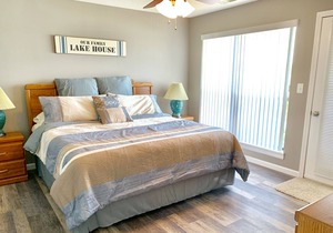 *POOL IS OPEN* Beautifully Updated 3BR Lakefront Condo With Slip Available